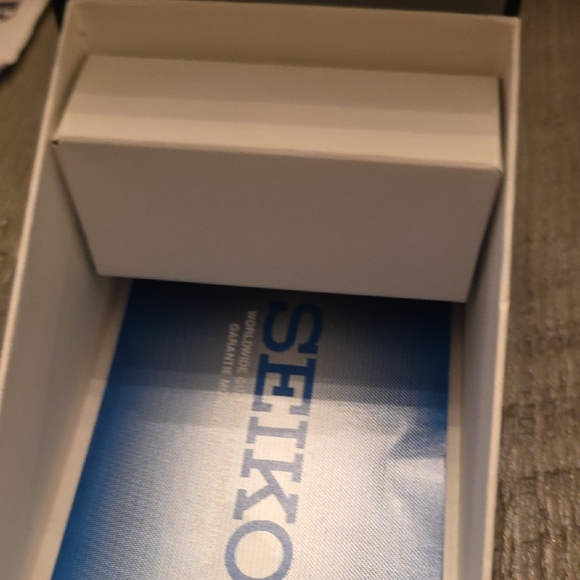 Seiko Silver and White Stainless Steel Ladies Watch - Picture 4 of 5